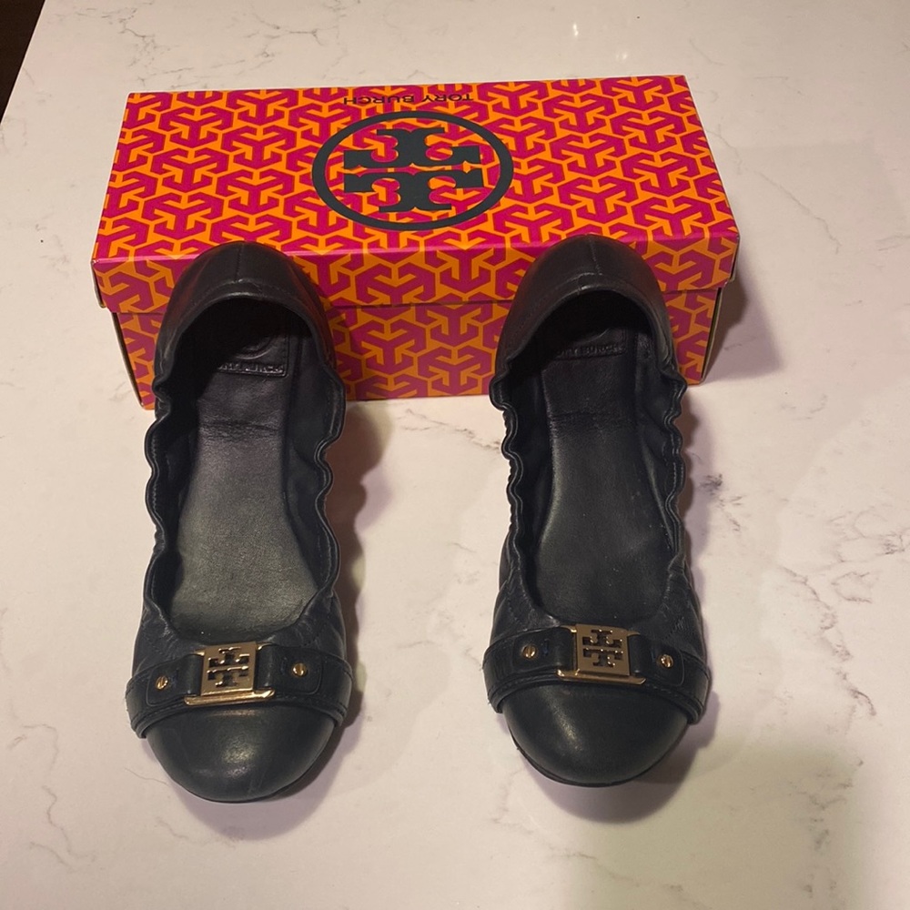This item has visible signs of wear, TORY BURCH Ambrose Ballet navy
